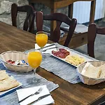 Turístico La Fábrica Hostal *