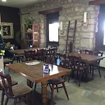 Turístico La Fábrica Hostal *