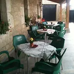 Turístico La Fábrica Hostal *